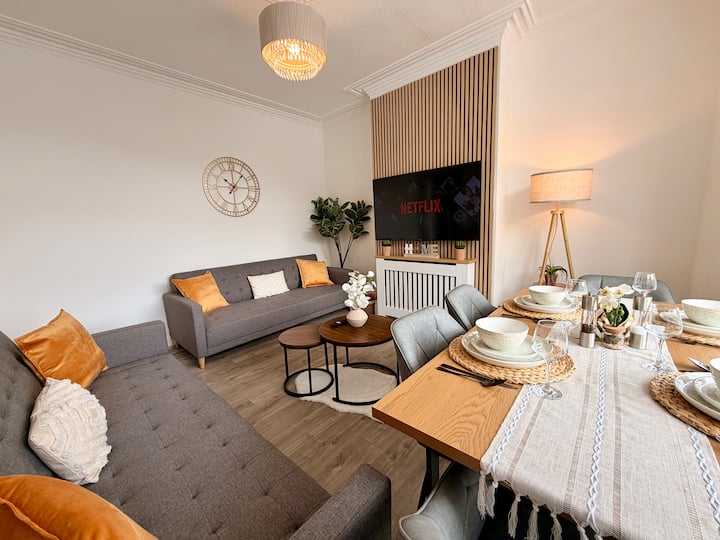 Groups Haven 5 Bed 2 Bath | Hot Tub | Pool Table - Sheffield