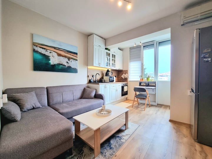 Compact Central 2bd Apartment To Troikata Square - Burgas