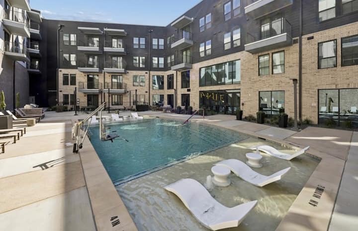 Luxury 1br Retreat | Pool + Gym + Free Parking - Coppell
