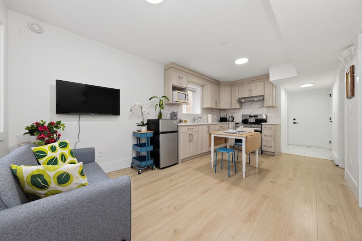 Cozy Beachside 2-bedroom Retreat Near Pier - Kanada