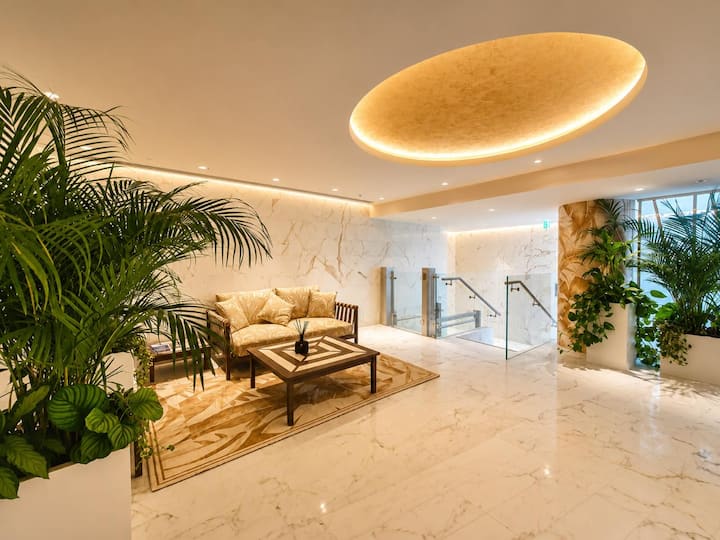 Luxury 2br I Damac Versace Tower I 3 Mins To Metro - Londres