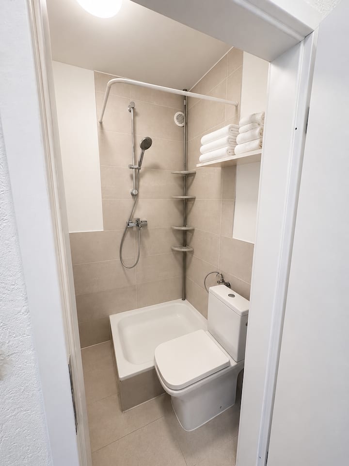 Seestudio Modernes Apartment Mit Großen Fenster - Reichenau