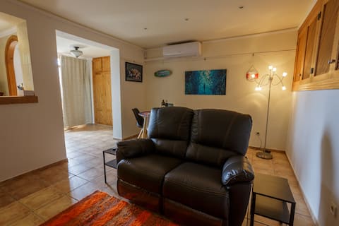 Airbnb con mejor rendimiento: Coastal La Herradura Suite: Pool & Garden Scape en Granada