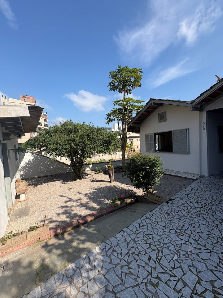 Garagem 4 Carros,4 Quartos,500 Metros Da Praia! - Bombinhas