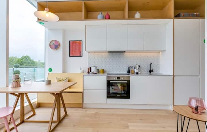 Sleeps 6 | Brentford Hotel Style Apartment - Twickenham