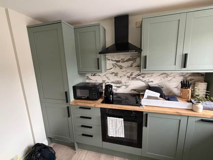 New! 2bed Apr | Ideal For Business & Free Parking - Reading
