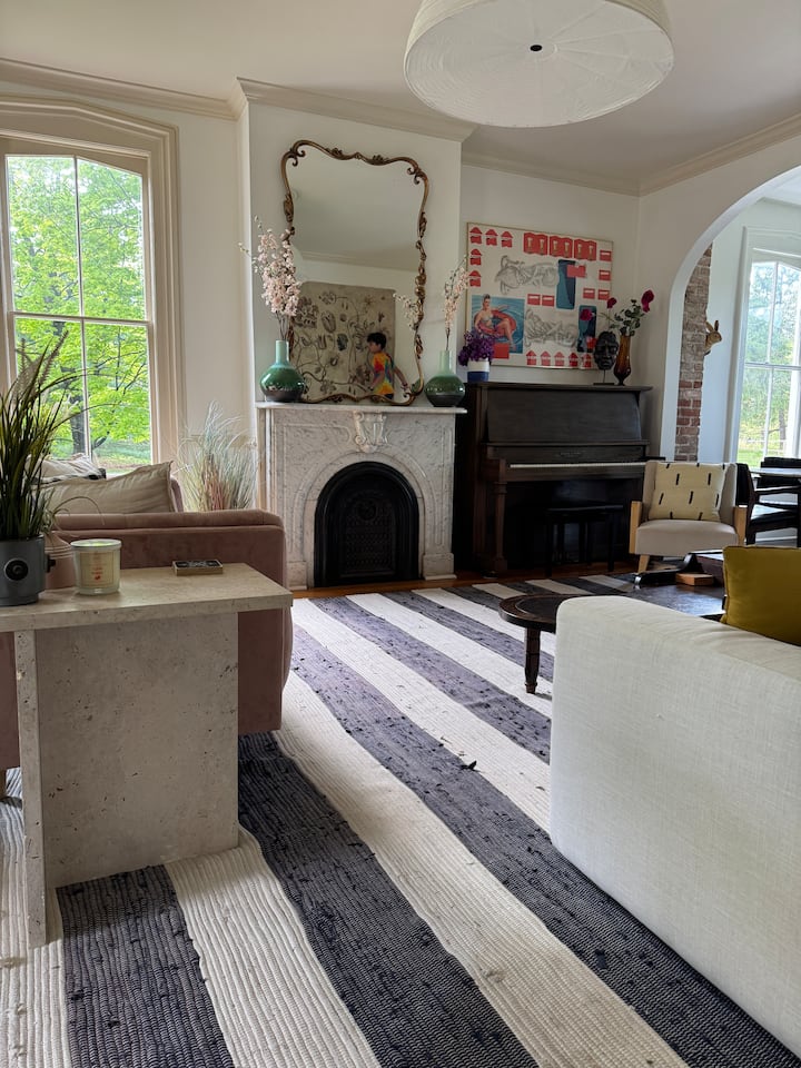 Serenity Wildflower-creekside Escape W Pool, Sauna - Poughkeepsie, NY