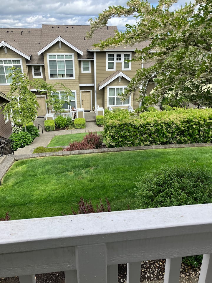 Issaquah Highlands Townhouse - Snoqualmie, WA