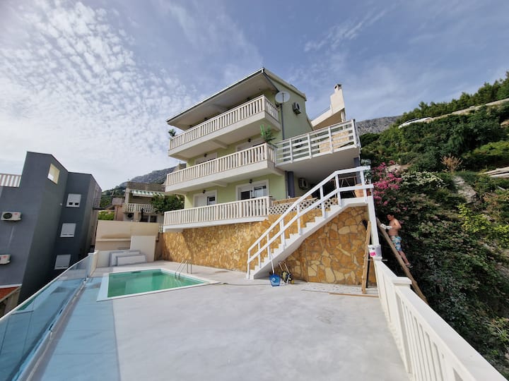 Sea View Villa For 20 People. - Omiš