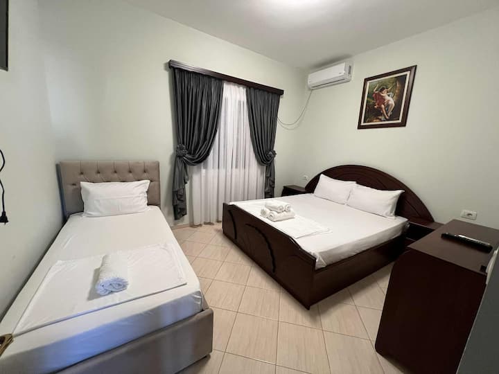 Klodi:family Apt (Sleeps 5) - Ksamil