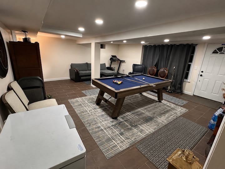 1br Yonkers Unit W/ Pool Table & Large Living - Yonkers, NY