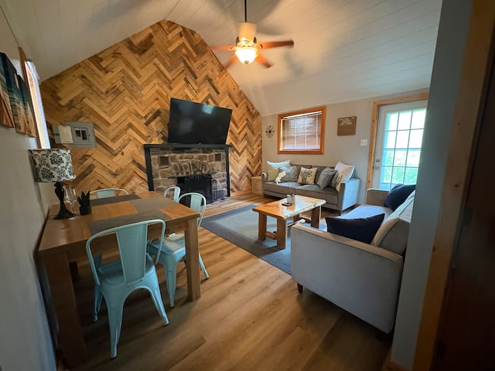Cabin By The Creek - Lake Harmony, PA