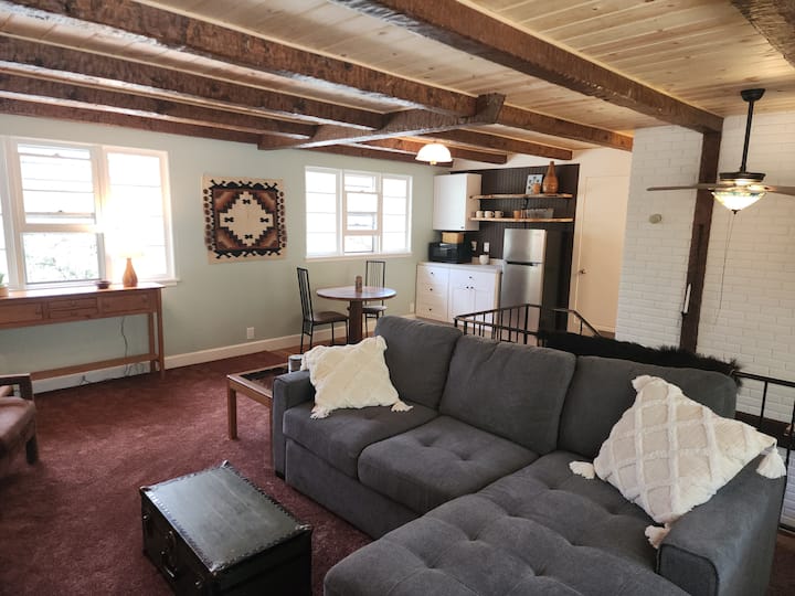 Woodland Acre Inn - A Cozy Forest Apartment - Prescott, AZ