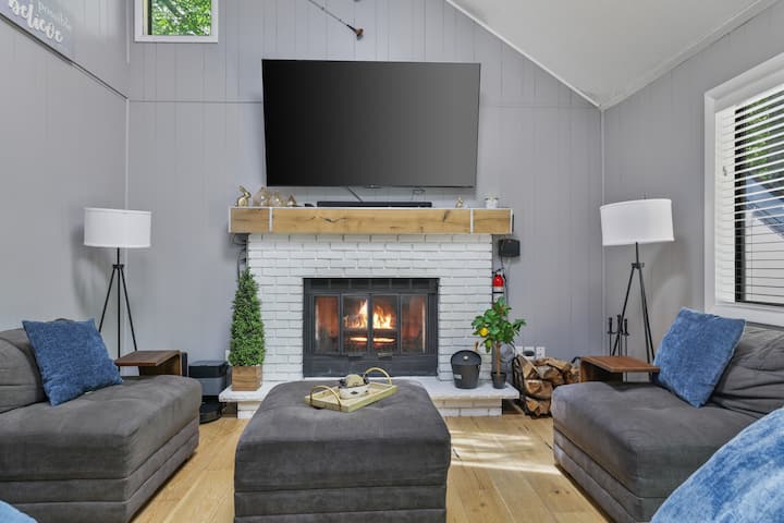 Little Bear Hideout Sauna, Game Room & Firepit - Lake Ariel, PA