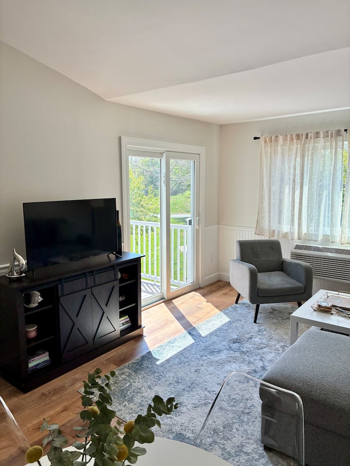 Beautifully Renovated Second-floor Condo - Orleans, MA
