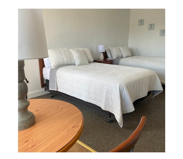 Room In Hotel,allow To Use The Hotel Amenities - Wells
