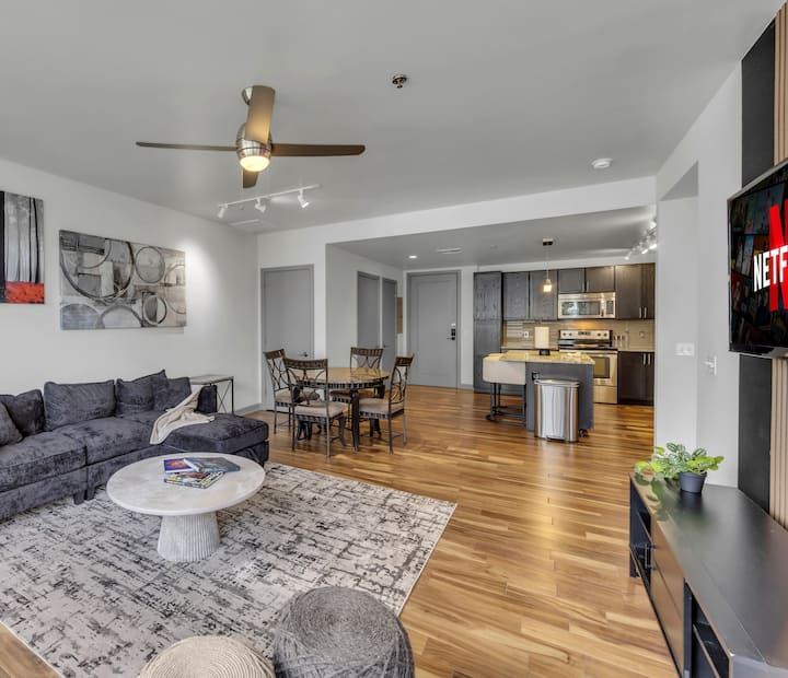 Downtown High Rise | King Bed | Views+free Parking - Bishop Arts District - Dallas