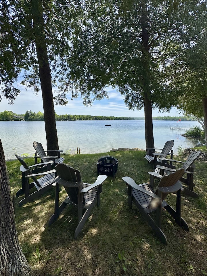 Cozy Waterfront Cabin - Renfrew