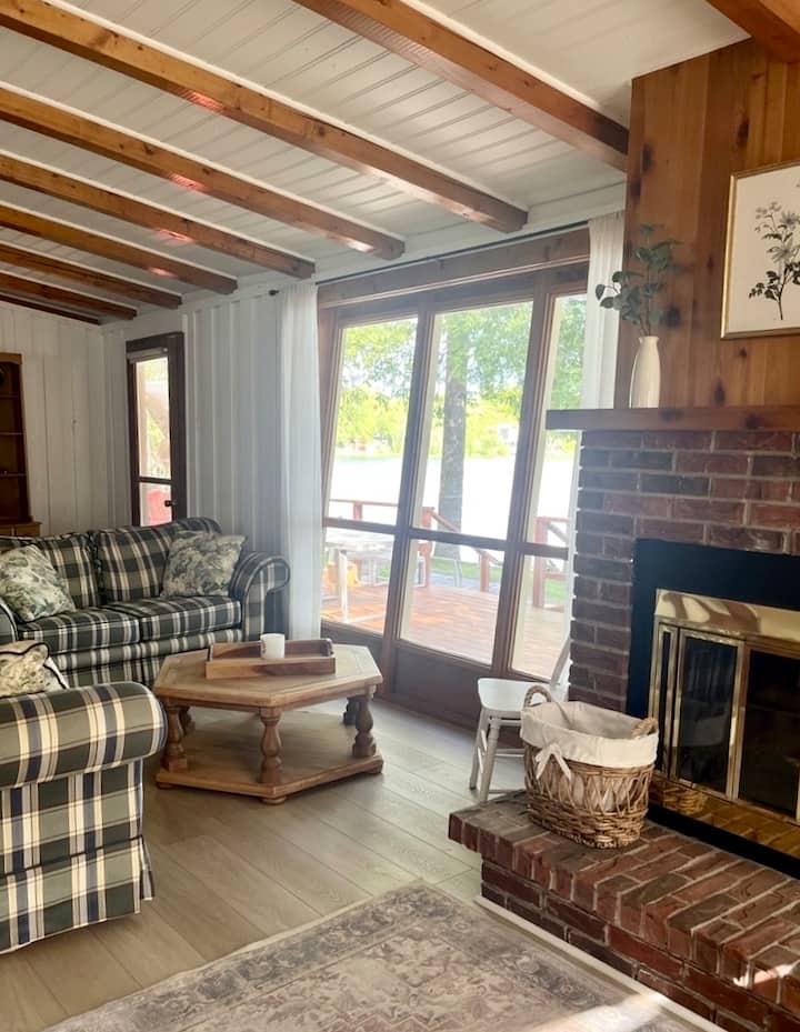 Cozy Waterfront Cabin - Renfrew