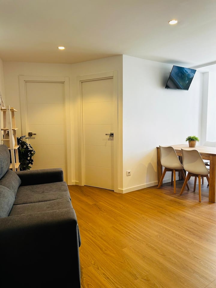 Piso Reformado · 4 Hab · 2 Baños ·Balcón-7 Person - Vigo