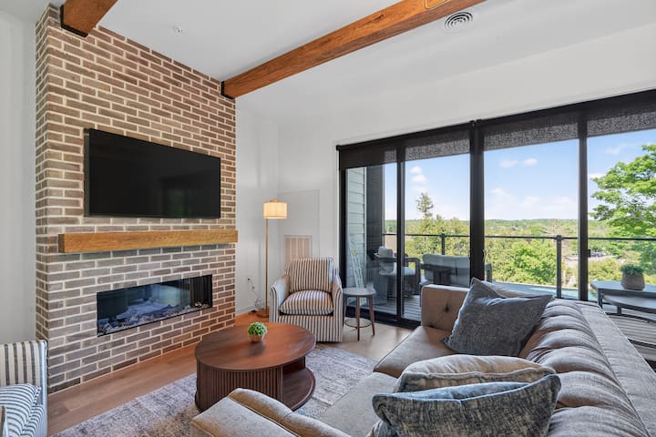 Pearl Of Sister Bay Luxury Downtown Condo - Sister Bay, WI