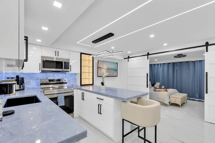 Stunning Designer Studio With Luxury Finishes - Deerfield Beach, FL