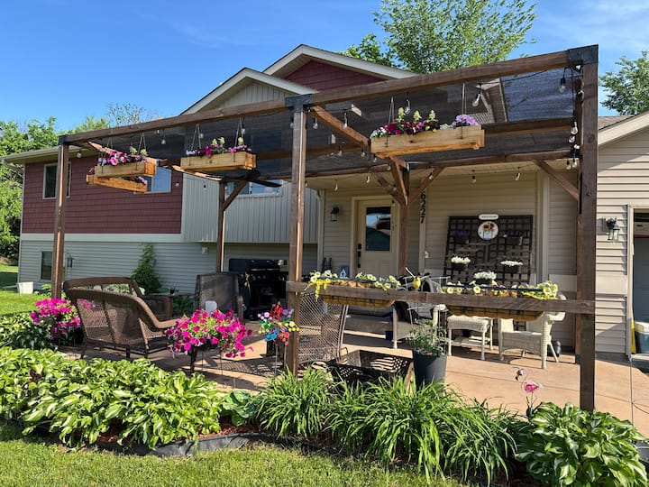 End Of Culdesac Home. - Forest Lake, MN