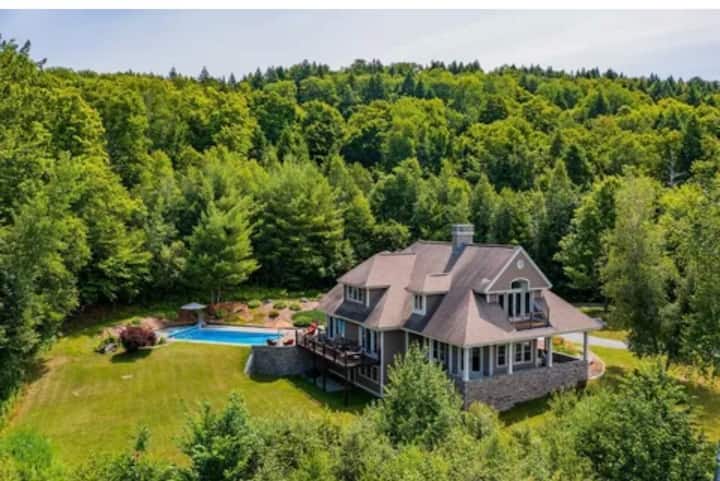 Stylish Mountain Retreat With Stunning Views - Waterbury, VT