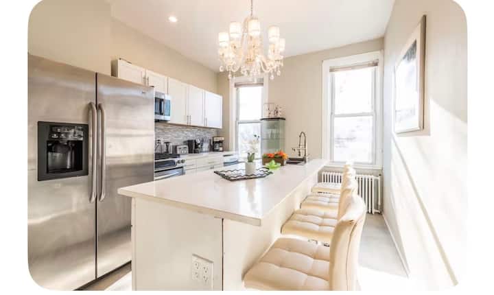 Manhattan Getaway Shabby Chic Villa - Manhattan, NY