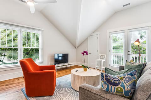 Top Airbnb: Spacious Summerhill Carriage House - Small Pet OK! in Peoplestown