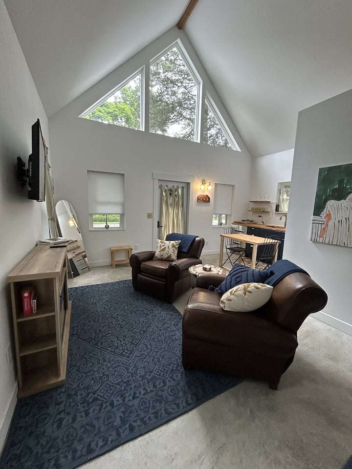 Charming Small House - Yellow Springs, OH