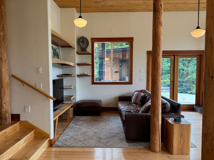 *Fox Hollow Retreat * Sauna, Private, A Getaway! - King Estate Winery, Eugene