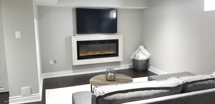 Lux Suite In Burlington | Go Train & Lake Nearby - Burlington