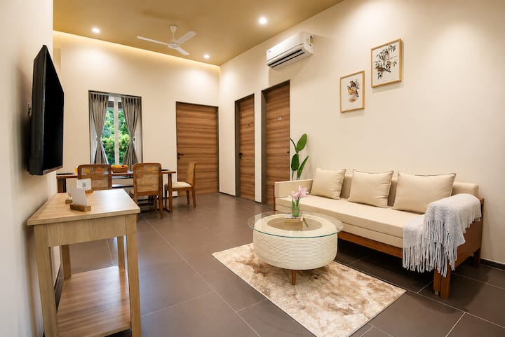 2-bhk Villa W/outdoor Pvt. Jacuzzi &Shared Restro - Karjat