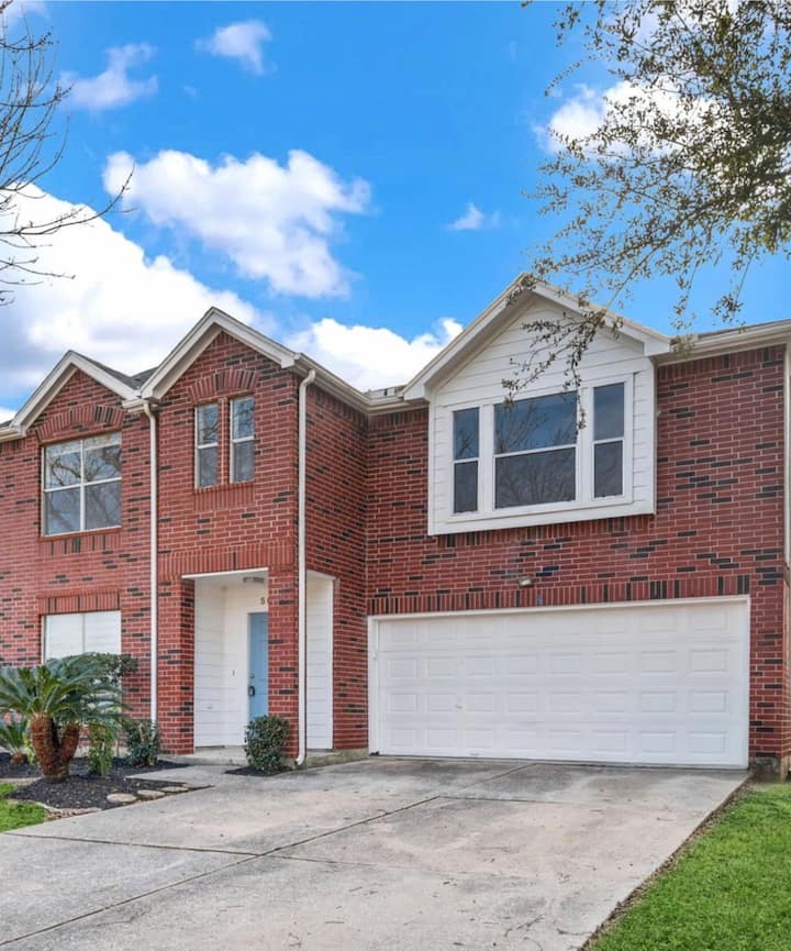 Updated Spacious Group Retreat - Humble, TX