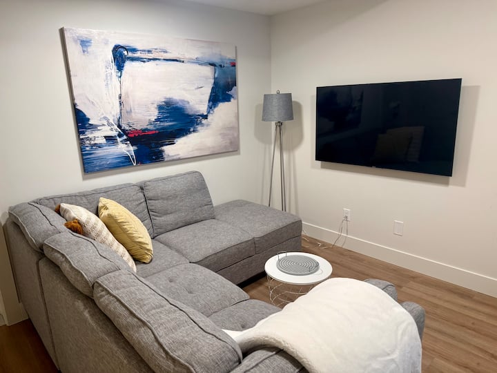 Modern One-bedroom Suite - Kelowna