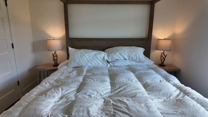 Upstairs king bed w/ oversized closet. Jack and Jill bathroom attached.