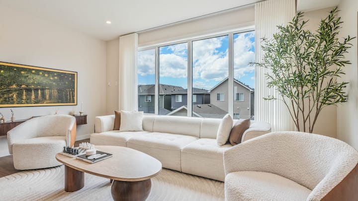 Modern Retreat | Arcade Room | 3br |Ac - Calgary