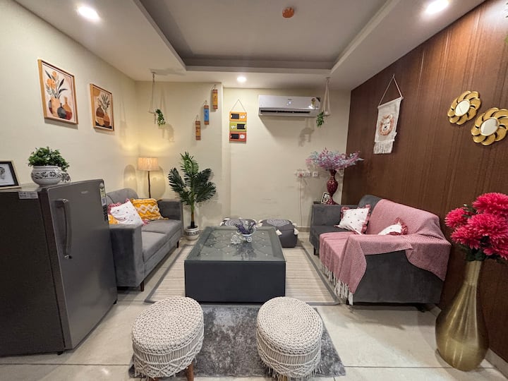 Flippy Escapes| Skyview 1bhk| Private Balcony - Zirakpur