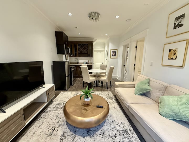 Private, Central Kitsilano Guest Suite - Vancouver