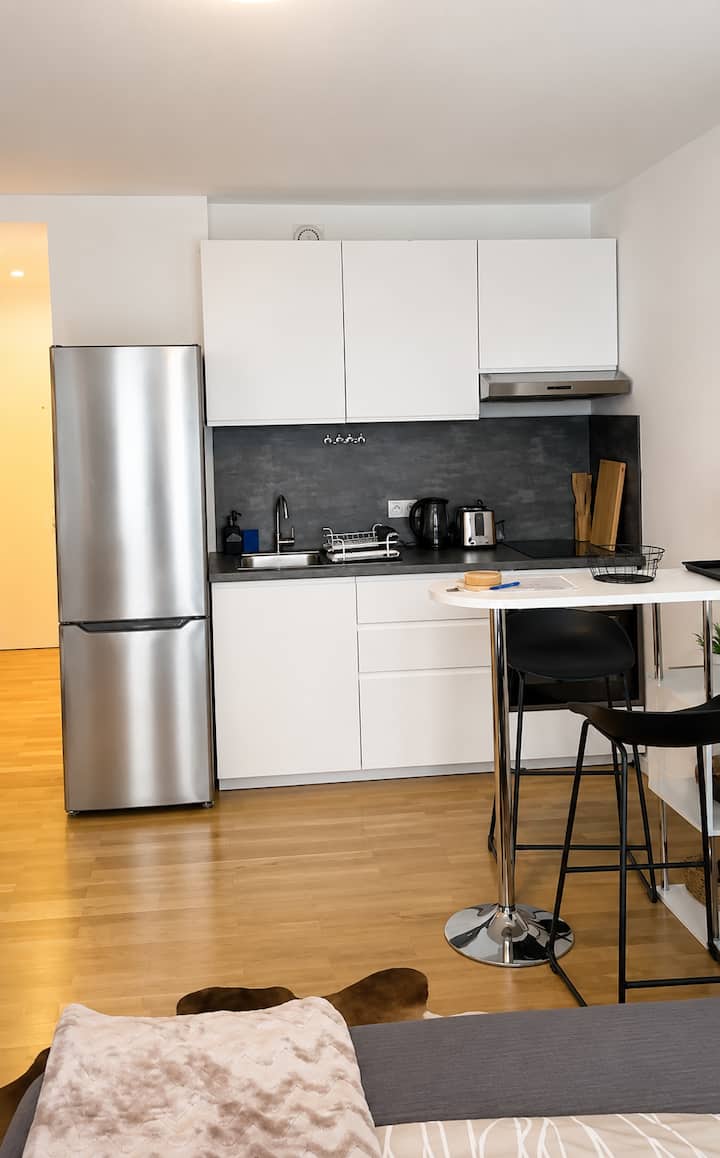 Modern Studio With Balcony I 5 Min To U-bahn - Karlsfeld