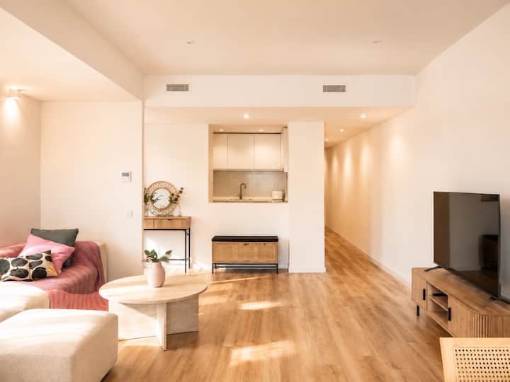 Modern Retreat With Sunny Balcony - Sabadell