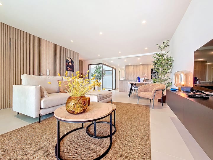 Luxury Poolside Apartment • Terrace & Parking - Los Alcázares
