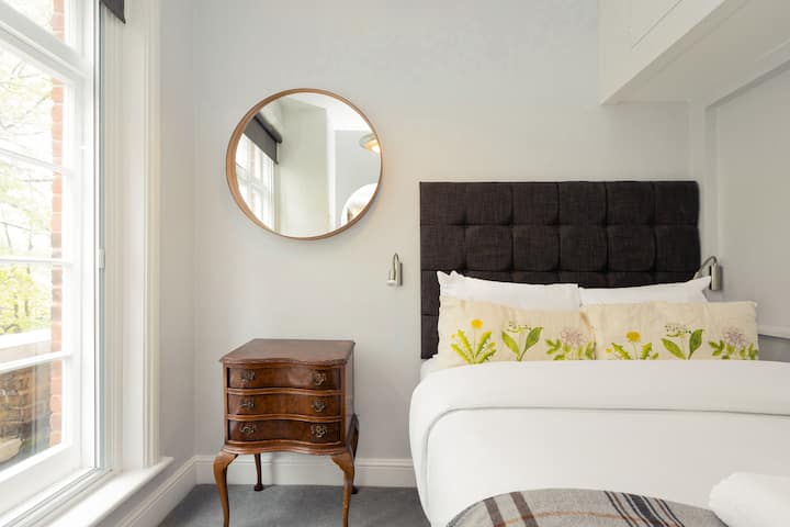 Bright 1br Near Putney High Street W/balcony - Chelsea