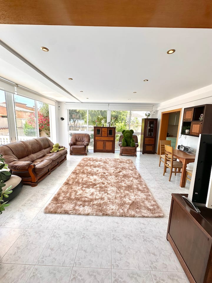 Spacious Villa With Pool & Garden Oasis - Costa Brava
