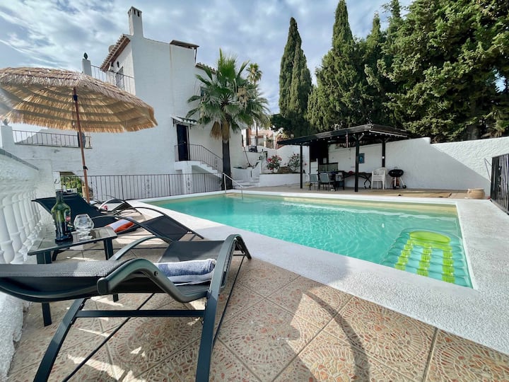 Villa Con Jardin Y Piscina Privada Zona Burriana - Nerja