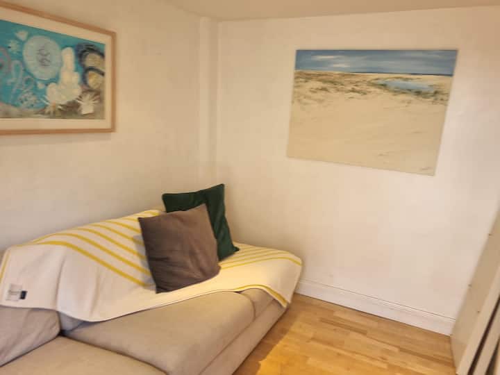 Perranporth Beach Cottage 
2 Minute Walk To Beach - Perranporth