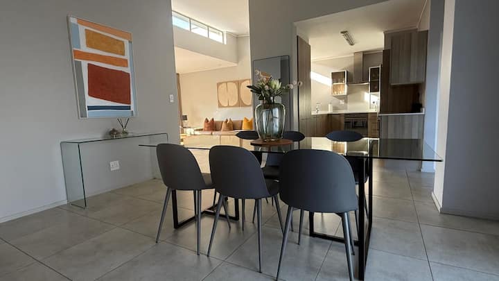 Oaklands/houghton Executive 3-bed Apartment - Johannesburg