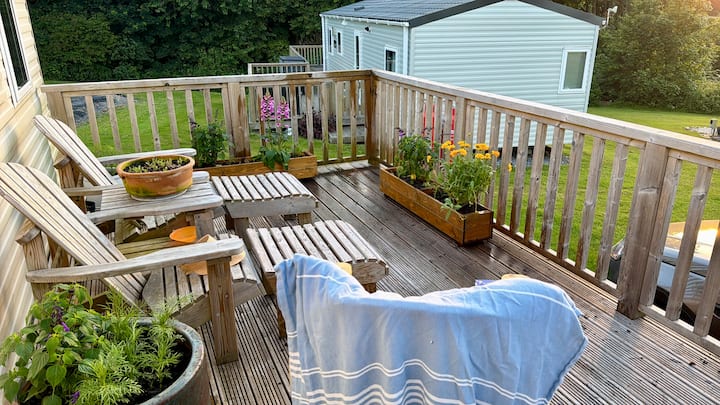 Cosy Coastal Caravan: Pool, 3 Beaches & Gastropubs - Fishguard