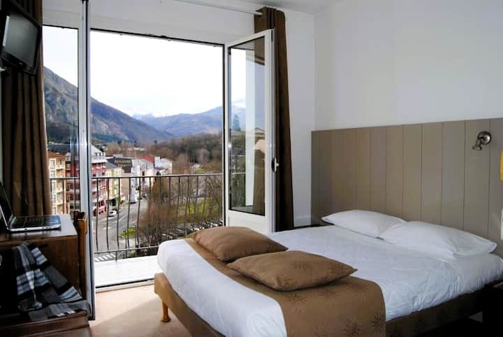 Double Room Near Sanctuary + Onsite Dining - Lourdes